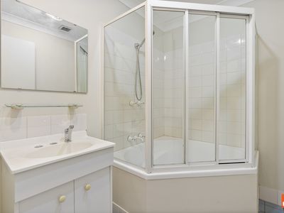 48 53 McMillan Crescent, Griffith