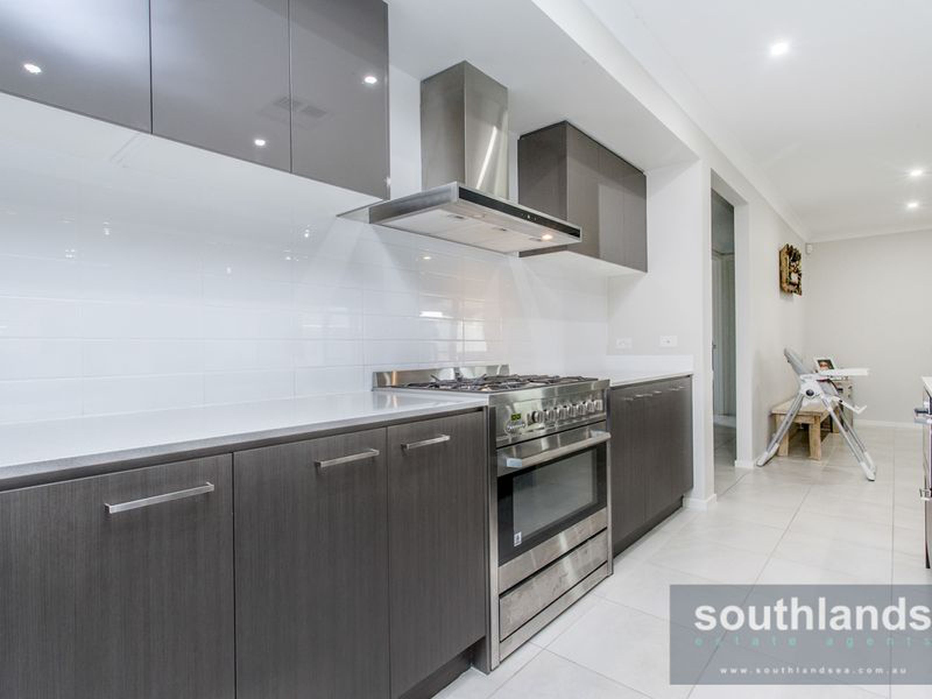 17 Equestrian Circuit, CLAREMONT MEADOWS