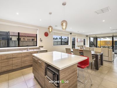 8 Dan Morgan Drive, Cranbourne East