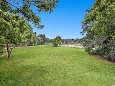 19  Nyoka Court, Elanora