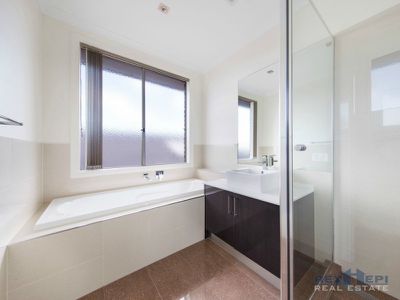 2 Freshfields Drive, Cranbourne North