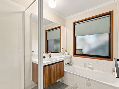 6 Rachel Court, Sale