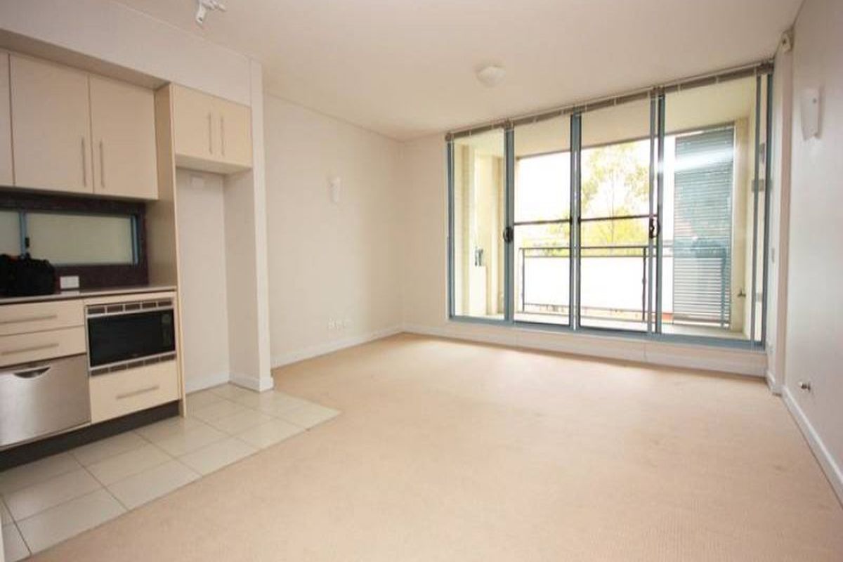 207 / 5  Stromboli Strait , Wentworth Point