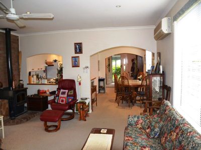 84 Lakeside Avenue, Mount Beauty