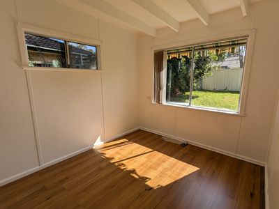 8 DONALD STREET, Picnic Point