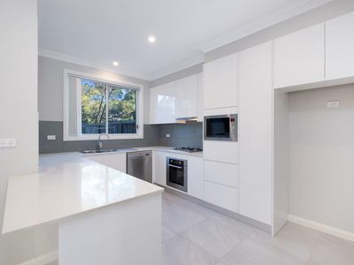 1 / 8 Cathay Place, Kellyville