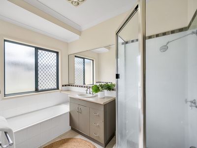 8 Bluewater Court, Bucasia