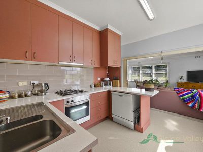 14 Lakeside Avenue, Mount Beauty