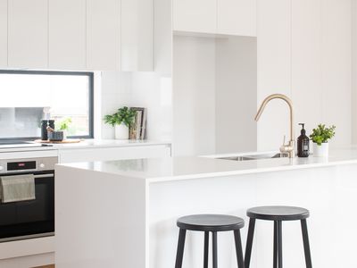2 Leeman Court, Riverside