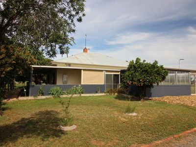 445 Up River Road, Carlyle