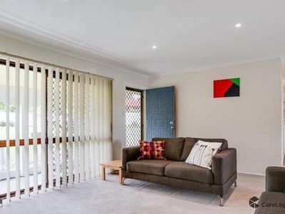8 Woodlands Drive, Rochedale South
