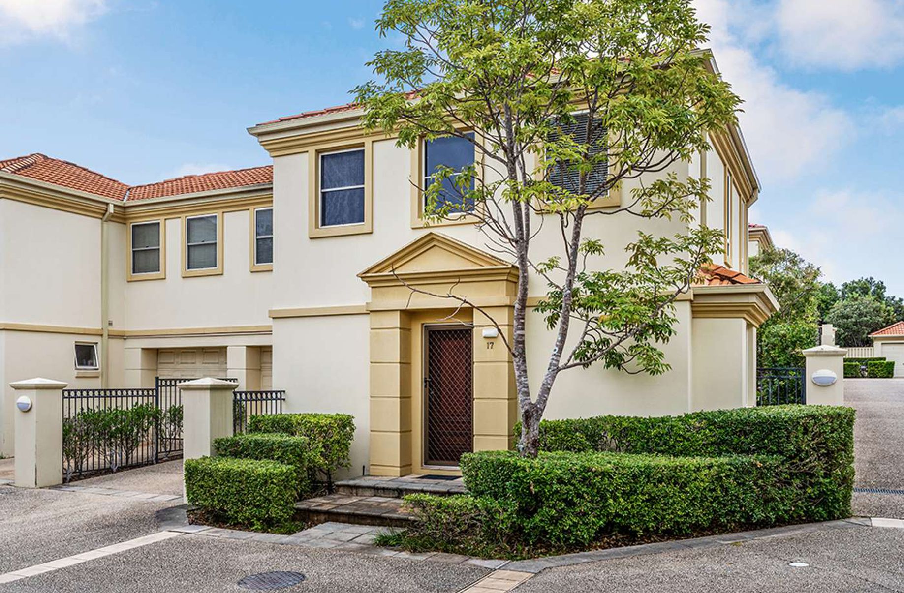 17 / 99 Heeb Street, Ashmore Smart Real Estate