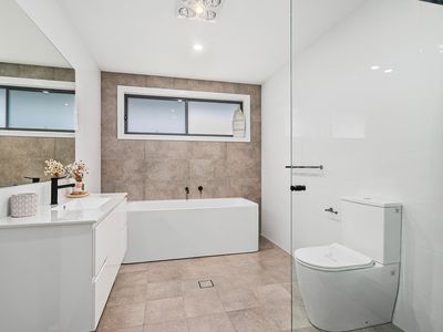 10a Upland Chase, Albion Park