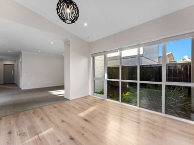 33 Kanuka Road, Hobsonville