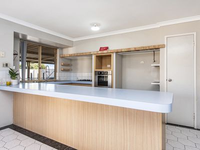 32 Jubilee Drive, Waikiki