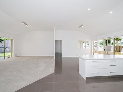 82 Santiago Parkway, Ocean Reef