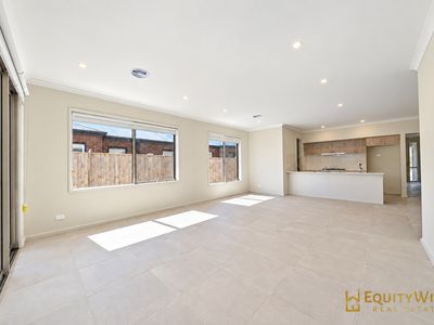 14 Helder Drive, Mambourin
