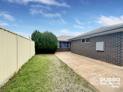 22A Hindmarsh Esplanade, Dubbo