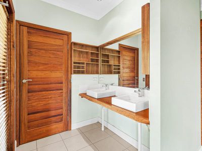 10-12 Main St, Montville