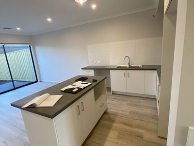 16 Bonsallo Walk, Tarneit