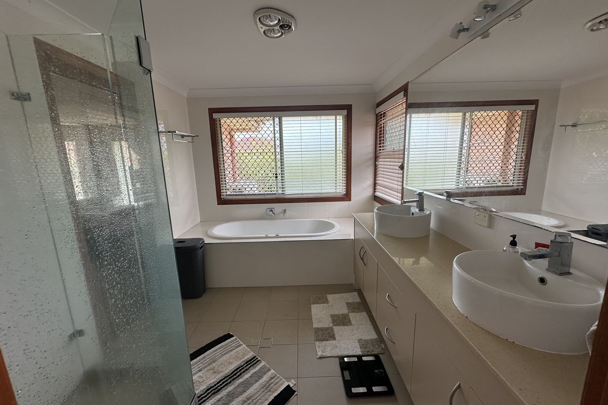 24 Aquarius Place, Bridgeman Downs