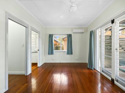 63 Mccaul Street, Taringa