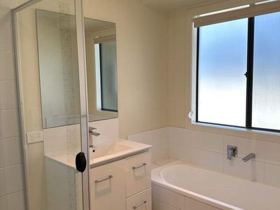1 / 13 Glenwoods Dr, Glenvale