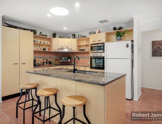 UNIQUE DUAL LIVING AT ITS BEST image 12
