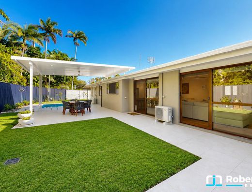 Spacious Family Living in the Heart of Old Tewantin image 20