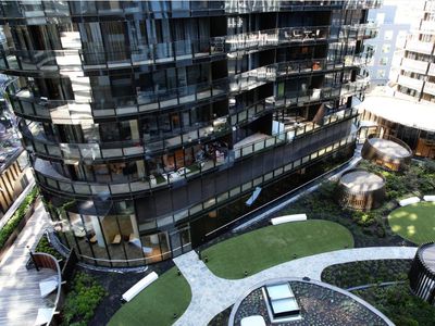 813N / 229 Toorak Road, South Yarra