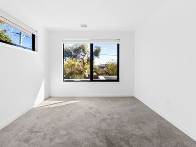 36 Stapley Crescent, Altona North