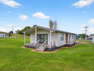 1514 Run Road, Tapora