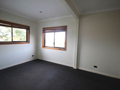 31 Lake Heights Road, Lake Heights