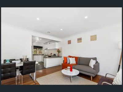 3 / 4 Smart Street , Sunshine West