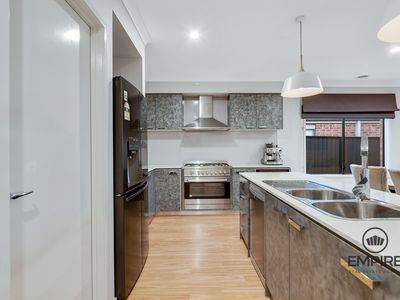 25 Fleuve Rise, Clyde North