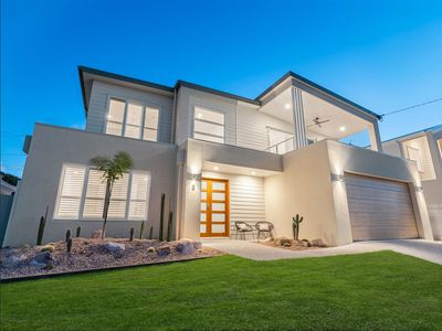 2 Primrose Parade, Wynnum West