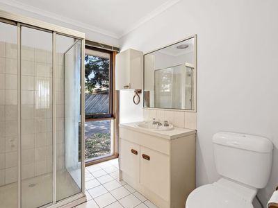 4 Hillsmeade Drive, Narre Warren South