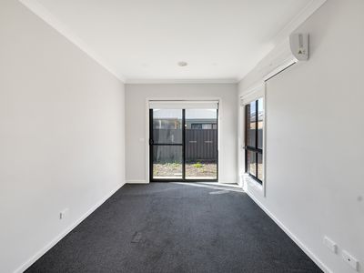 18 Distinctive Drive, Rockbank