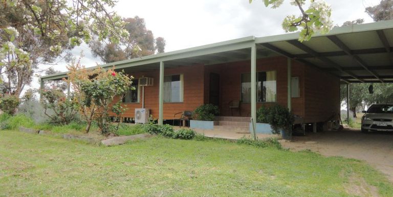 156 Hanneberys Road, Euroa