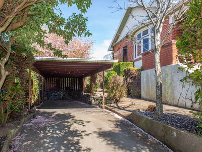 32 Garfield Avenue, Roslyn