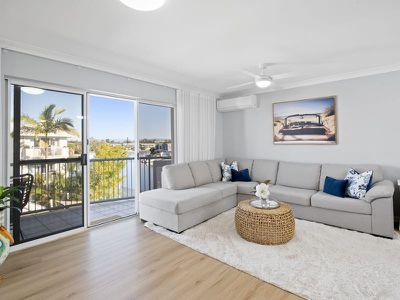 17 / 12 Taylor Street, Biggera Waters