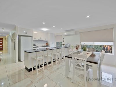 16 Sunset Avenue, Woodgate