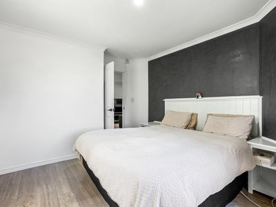 24 MANLY CRESCENT, Warnbro