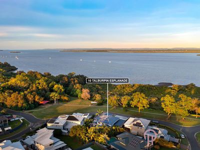 10 Talburpin Esplanade, Redland Bay