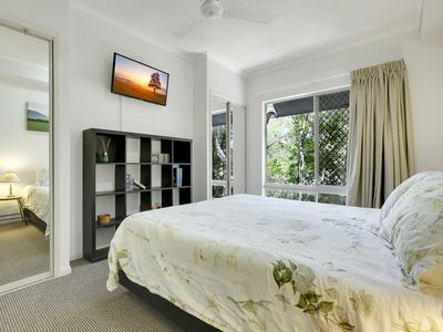 1603 / 2-10 Greenslopes Street, Cairns North