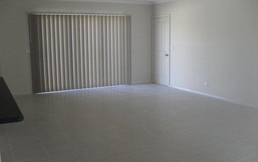 1 / 7 Delfta Court, Pakenham