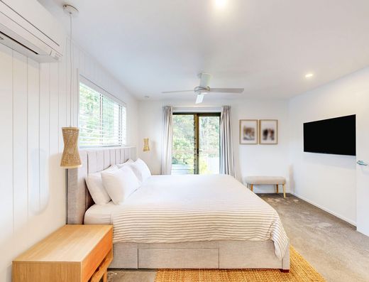 A Hidden Tewantin Gem with Space to Inspire image 11