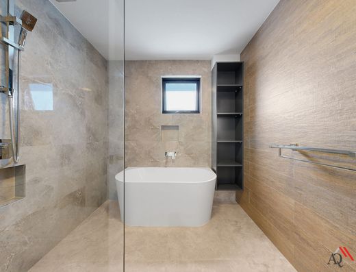 8A Wolumba St, Chester Hill