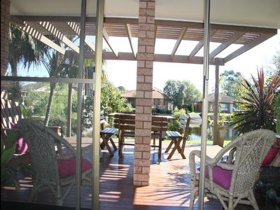 88 Elizabeth Parade, Forster