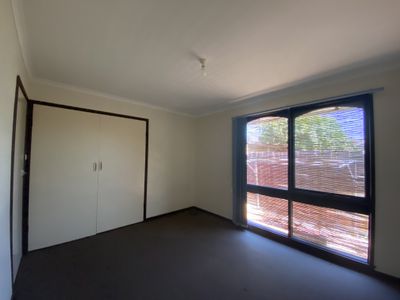 4 / 12 Moffatt Crescent, Hoppers Crossing
